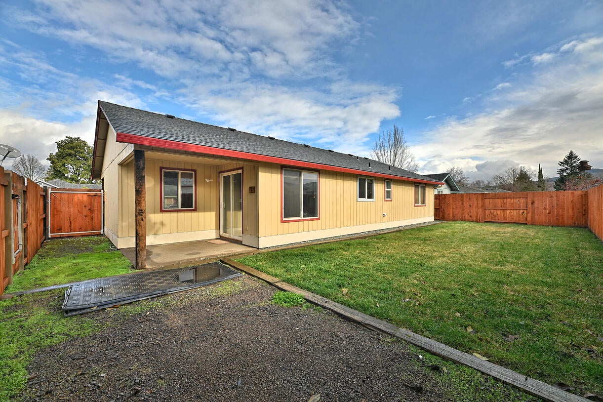 436 Mace Road Medford, OR 97501 - Photo 21 of 26 DSC_6485