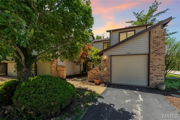 $217,900 | 700 Windy Ridge Drive, Ballwin, MO 63021