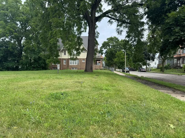 $7,500 | 2511 North 15th Street, Milwaukee, WI 53206