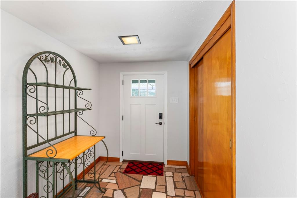 569 Justabout Road Venetia, PA 15367 - Photo 3 of 28 Entry 569 Justabout Road