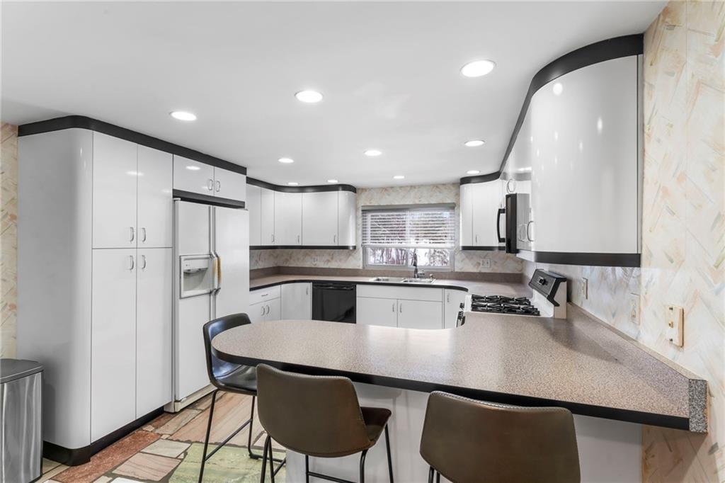 569 Justabout Road Venetia, PA 15367 - Photo 8 of 28 Kitchen 569 Justabout Road