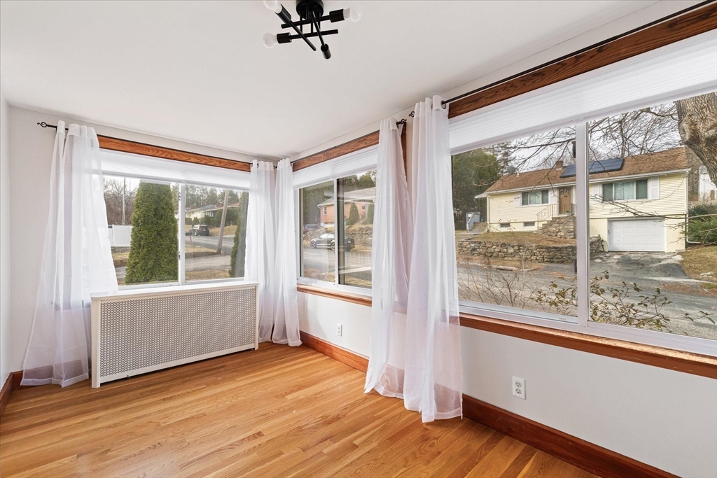 21 Brewster Road Worcester, MA 01602 - Photo 8 of 42