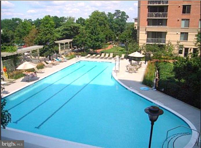 11710 Old Georgetown Road, Unit 414 North Bethesda, MD 20852 - Photo 3 of 15 Swimming Pool