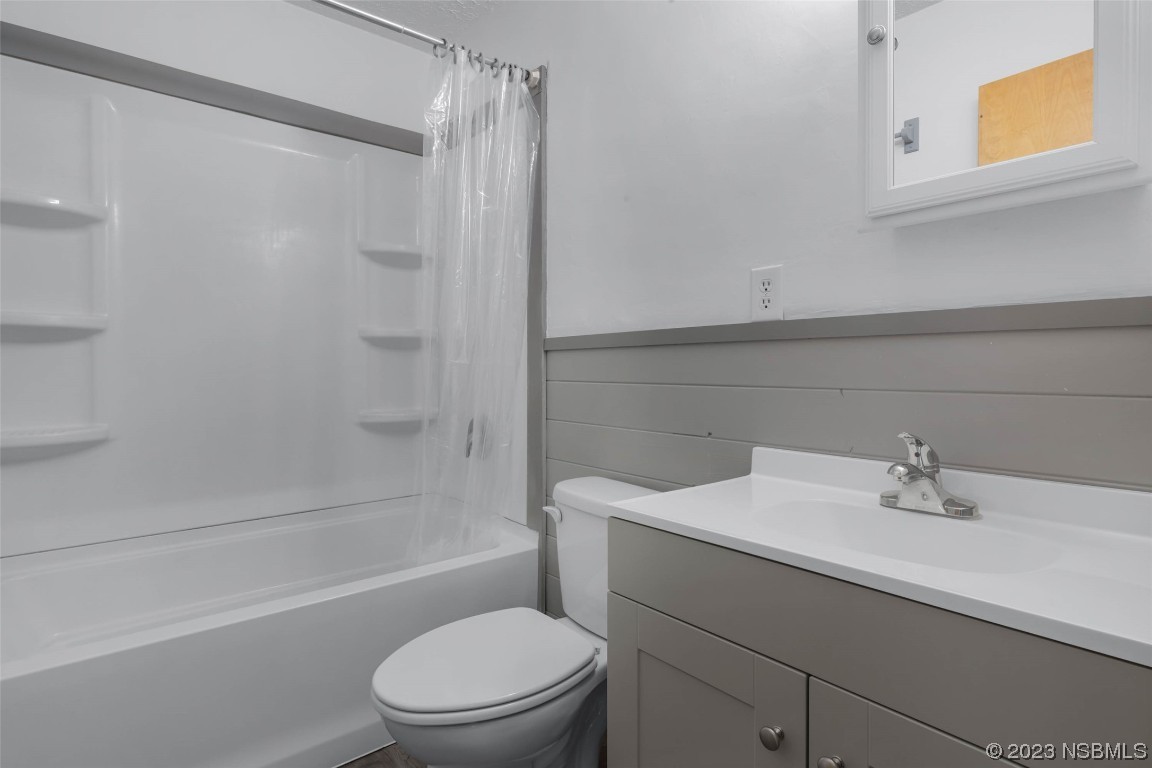 486 Detroit Terrace DeBary, FL 32713 - Photo 23 of 47 a bathroom with a sink toilet and shower