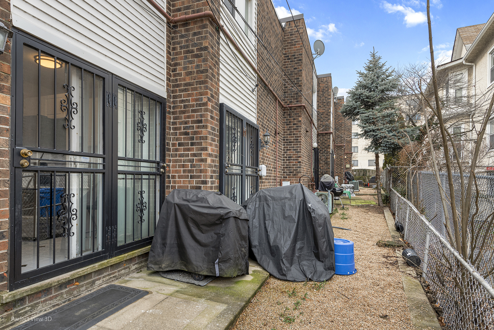 7539 North Ridge Boulevard, Unit 6 Chicago, IL 60645 - Photo 18 of 20 a view of a patio with table and chairs and potted plants