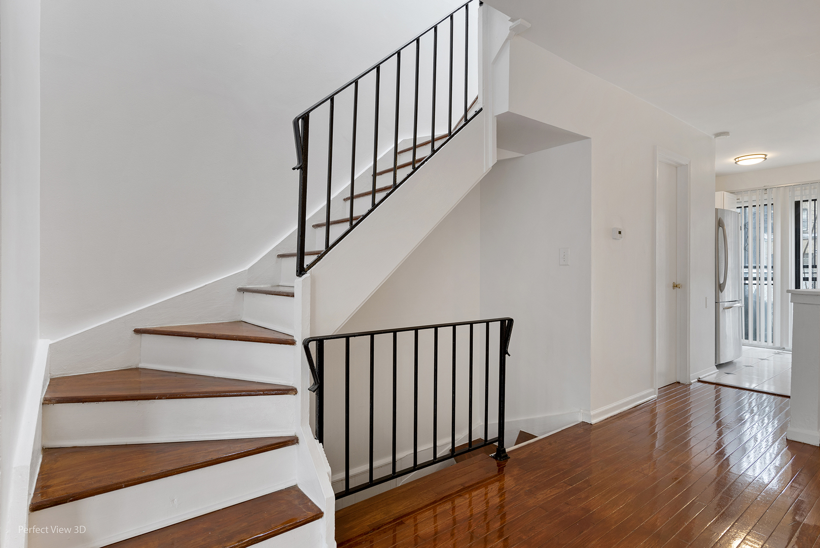 7539 North Ridge Boulevard, Unit 6 Chicago, IL 60645 - Photo 9 of 20 a view of entryway with wooden floor