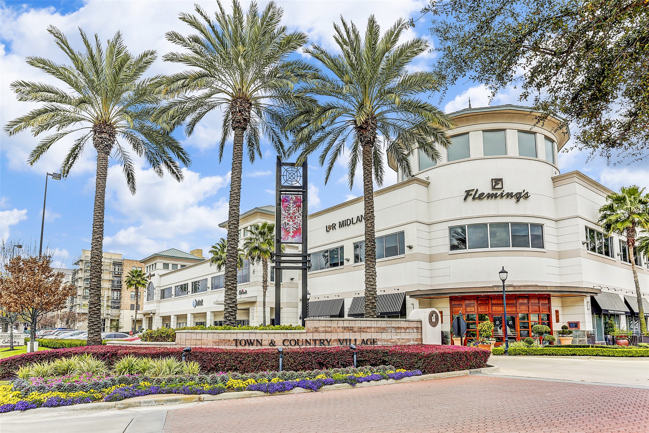 201 Vanderpool Lane, Unit 137 Houston, TX 77024 - Photo 38 of 42 Woodstone is also ideally located just minutes from CityCentre, offering endless dining, shopping, and entertainment options right at your fingertips