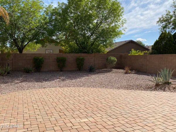 $2,250 | 2327 West Running Deer Trail, Phoenix, AZ 85085
