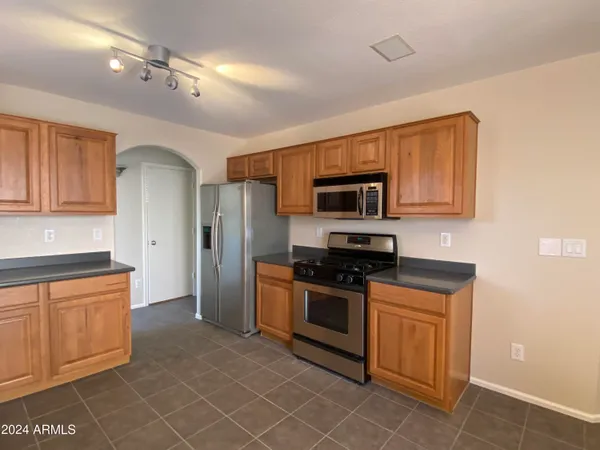 $2,250 | 2327 West Running Deer Trail, Phoenix, AZ 85085