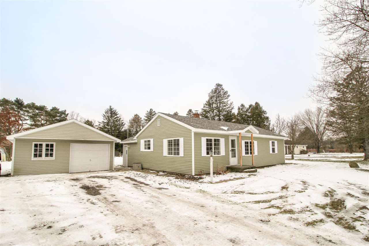 12375 Lake Road Montrose, MI 48457 - Photo 2 of 26