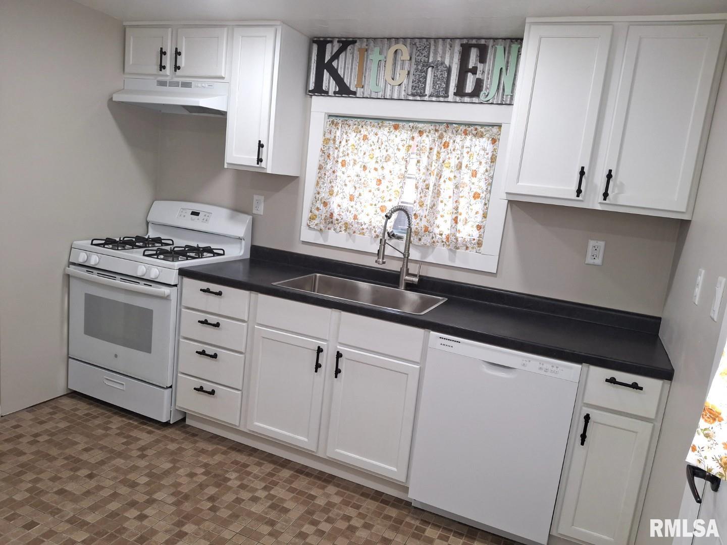 476 West Myrtle Street Canton, IL 61520 - Photo 8 of 33