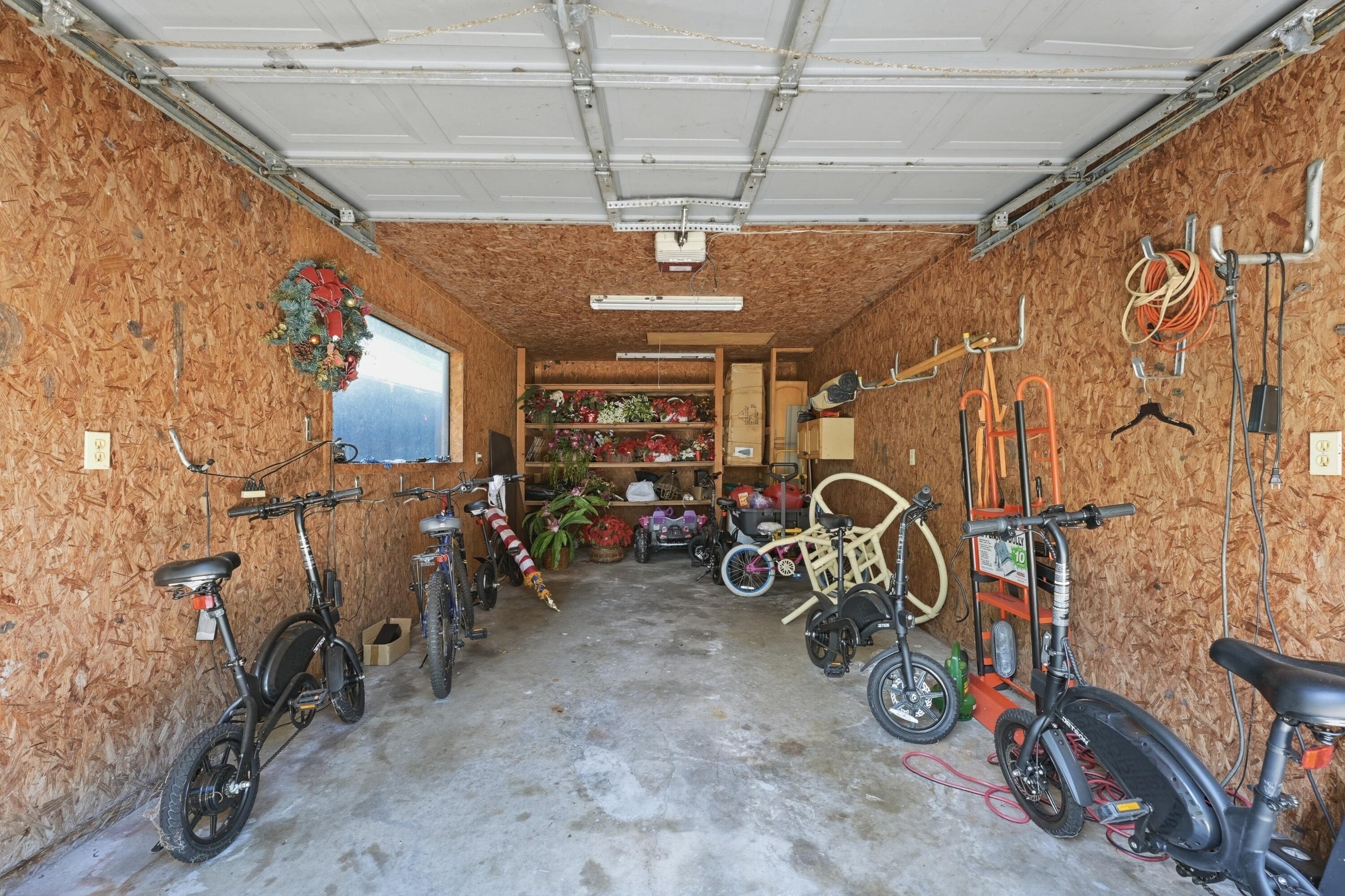200 Windy Point Road Lake Placid, FL 33852 - Photo 54 of 74 a view of a room with gym equipment
