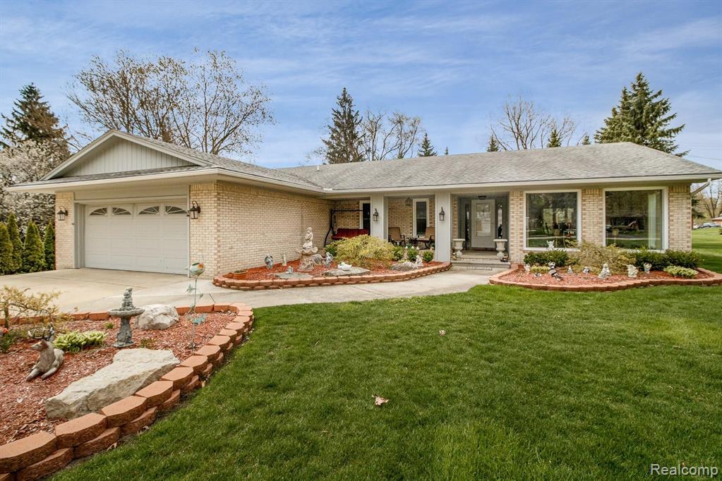 71 Montmorency Road Rochester Hills, MI 48307 - Photo 2 of 29