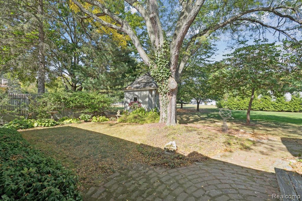 915 East River Road Flushing, MI 48433 - Photo 50 of 51