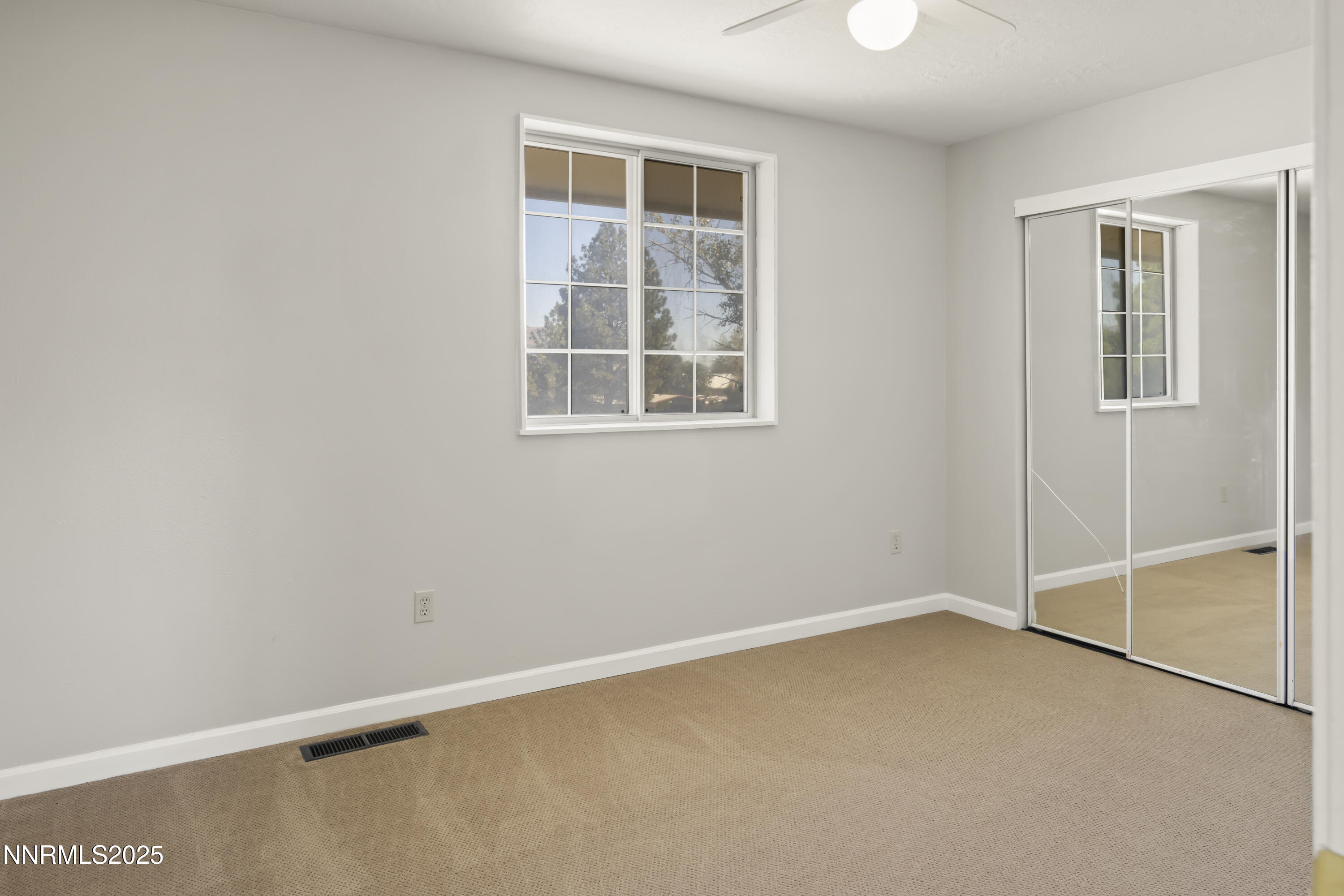1165 Farm Lane Fernley, NV 89408 - Photo 17 of 38 an empty room with windows