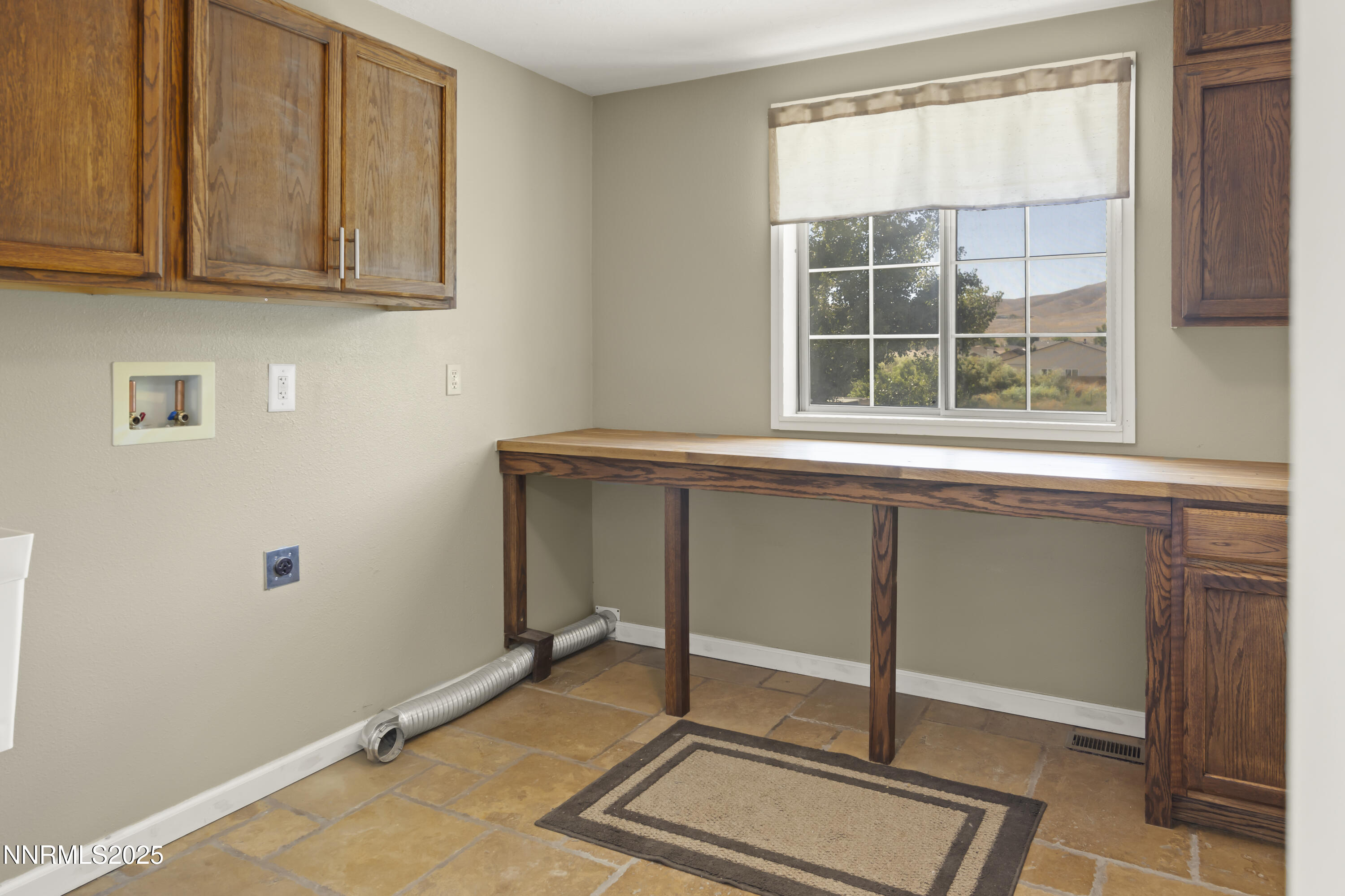 1165 Farm Lane Fernley, NV 89408 - Photo 21 of 38 a view of a window in a room