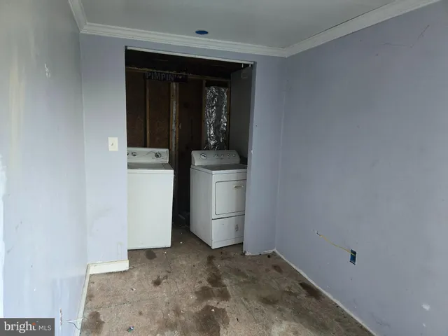 a view of a storage & utility room with washer and dryer