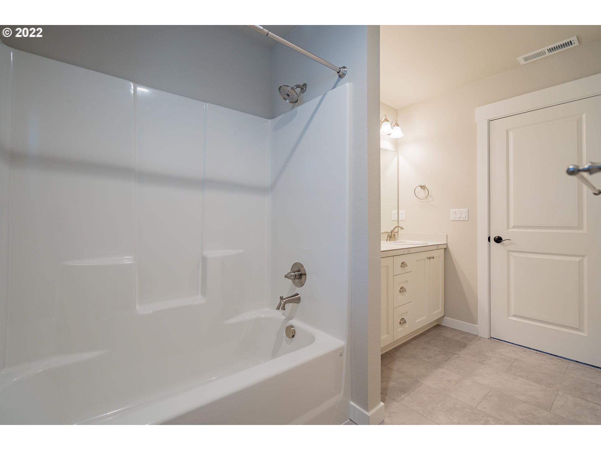 7225 South 13th Street Ridgefield, WA 98642 - Photo 19 of 30 a bathroom with a bathtub sink and mirror