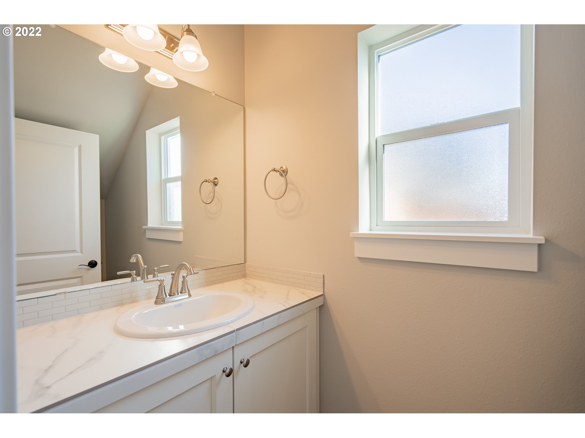 7225 South 13th Street Ridgefield, WA 98642 - Photo 26 of 30 a bathroom with a sink and a mirror