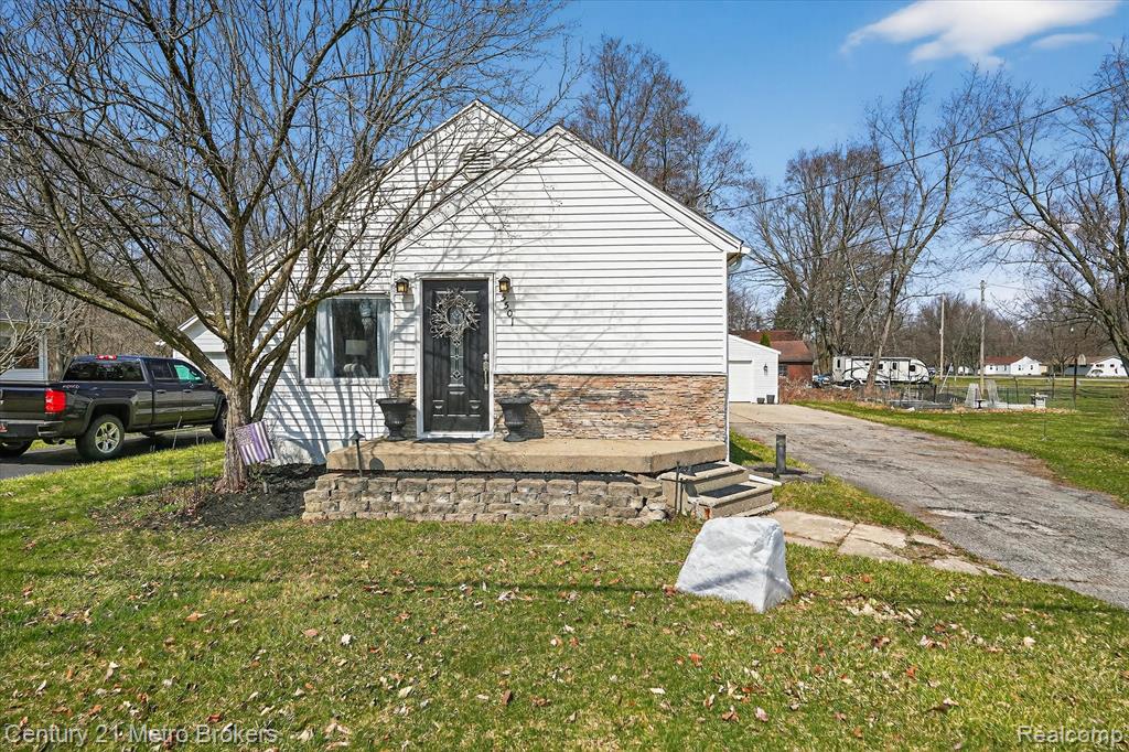 5501 East Potter Road Flint, MI 48506 - Photo 3 of 45