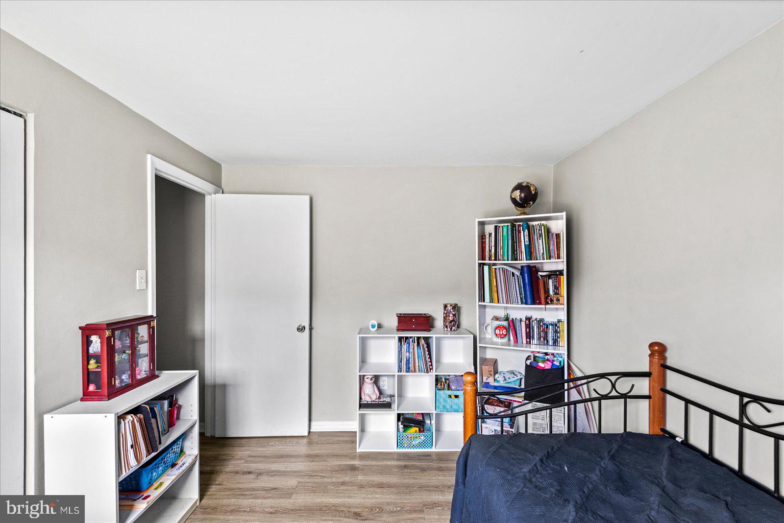 8441 Pamunkey Road Spotsylvania, VA 22551 - Photo 16 of 32 a living room with lots of books and a book shelf