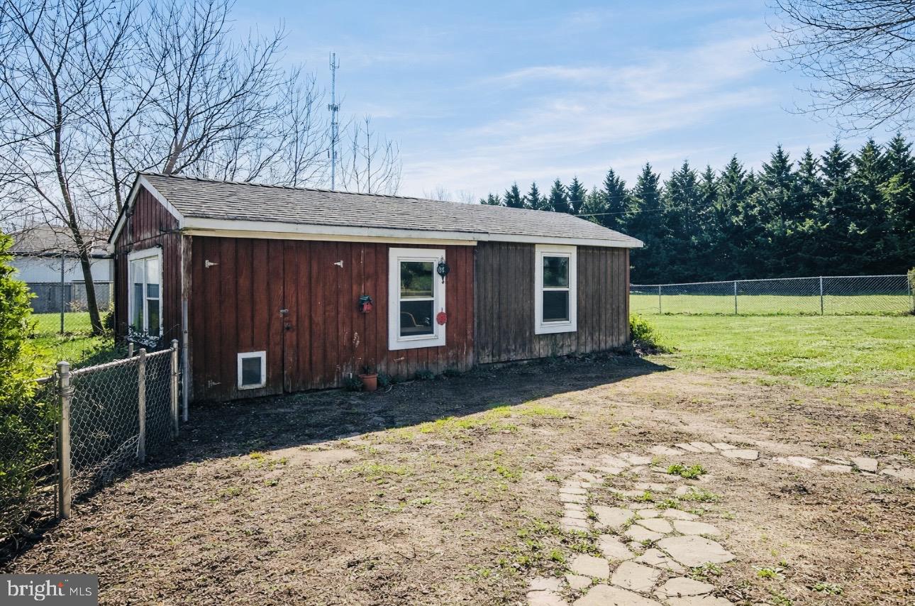 8441 Pamunkey Road Spotsylvania, VA 22551 - Photo 27 of 32 a view of a house with backyard and garden