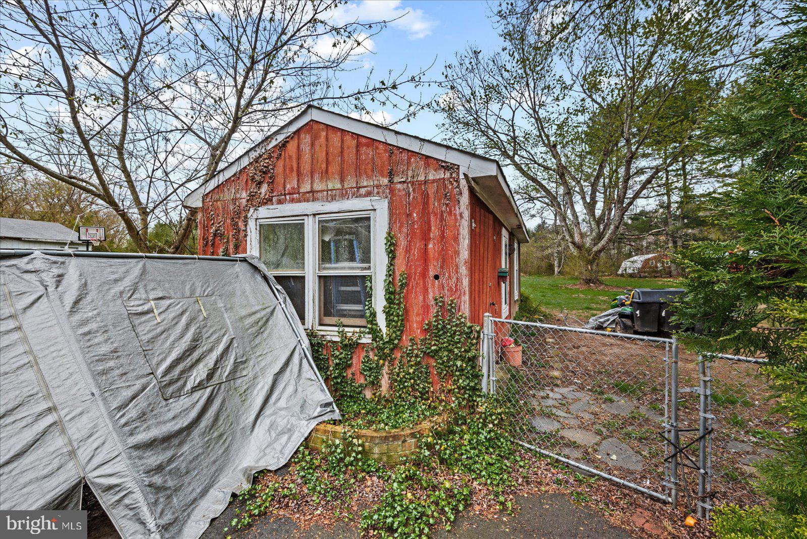 8441 Pamunkey Road Spotsylvania, VA 22551 - Photo 28 of 32 a front view of a house with garden