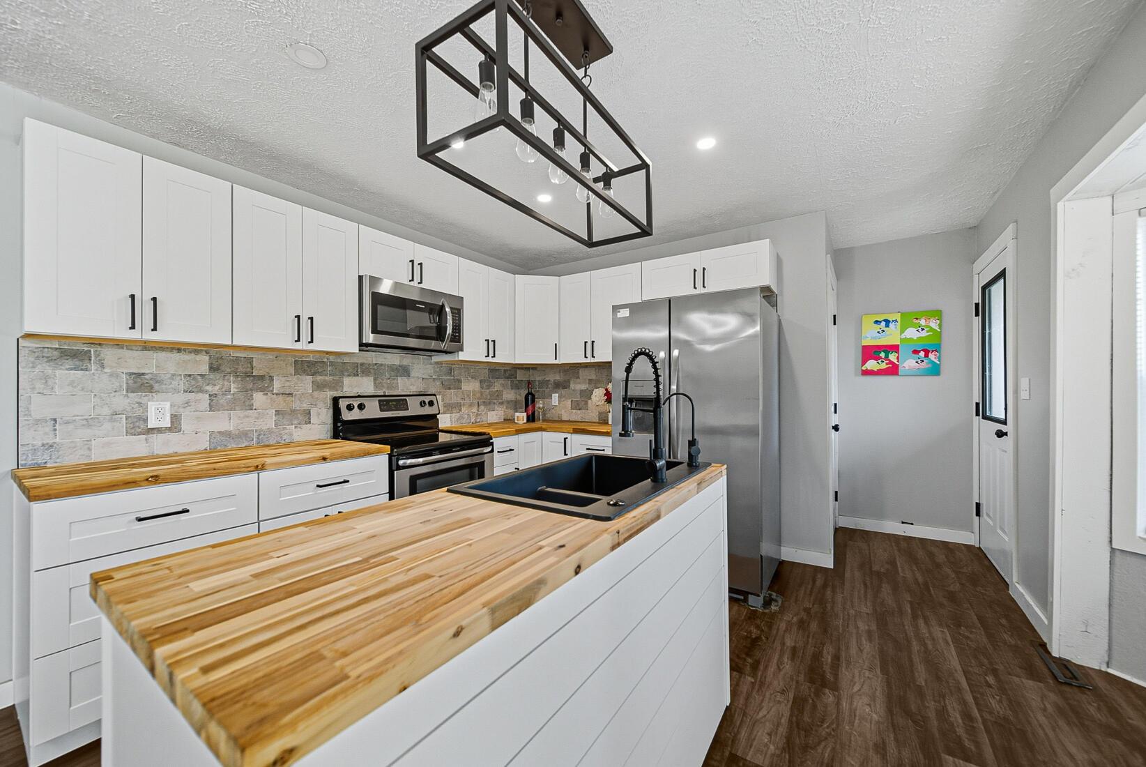 6355 Taylor Road Columbus, OH 43230 - Photo 11 of 73 Kitchen.