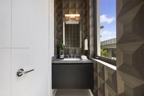 a en suite bathroom with a sink and a mirror