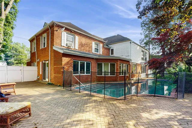 $3,149,000 | 202 Broadway, Lawrence, NY 11559