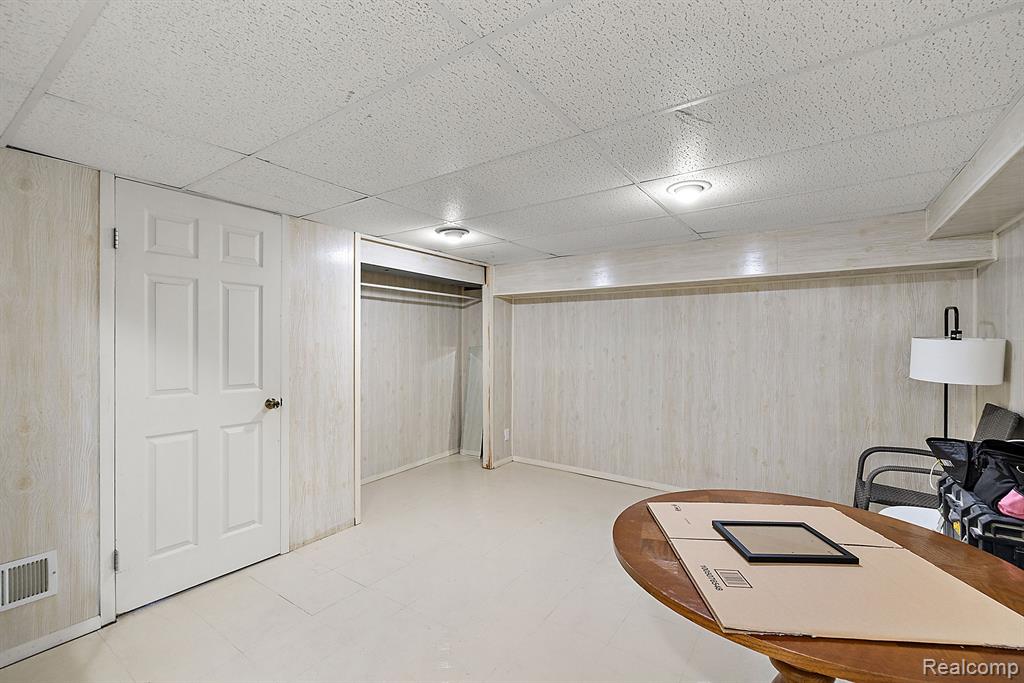 1807 Graefield Road Birmingham, MI 48009 - Photo 37 of 55
