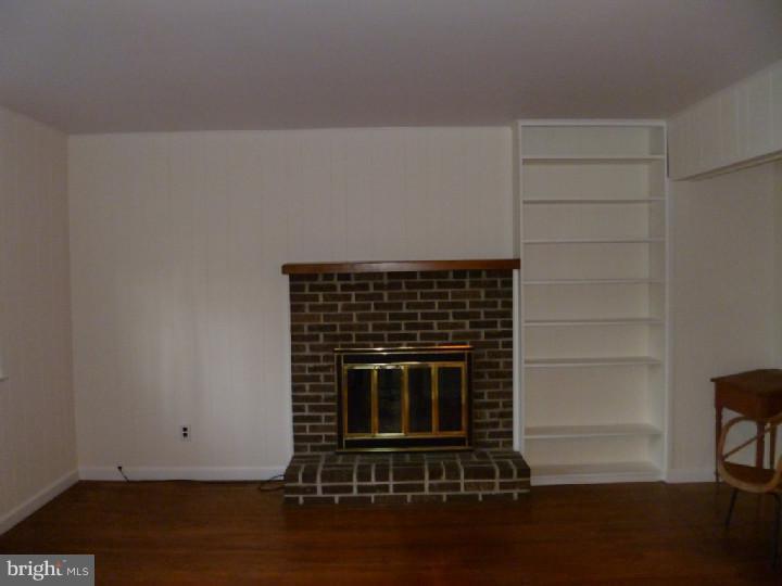 1216 Wayne Road Barrington, NJ 08033 - Photo 12 of 25 Family Room