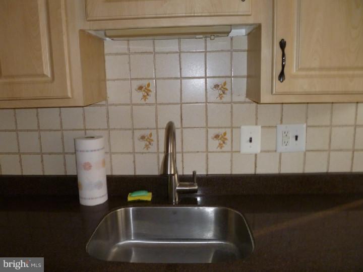 1216 Wayne Road Barrington, NJ 08033 - Photo 9 of 25 Kitchen