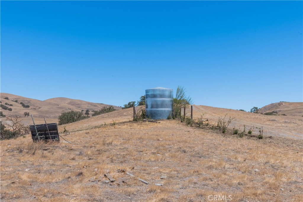 0 Cross Canyons Road San Miguel, CA 93451 - Photo 20 of 39 a backyard of a house with mountain view