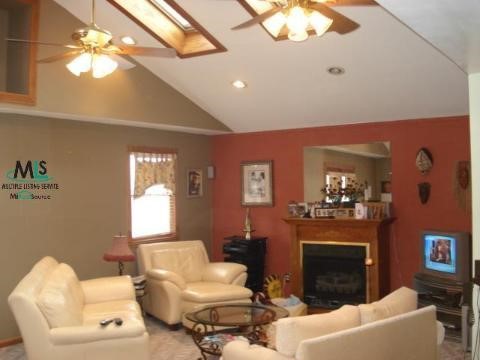 802 Barrington Road Grosse Pointe, MI 48230 - Photo 5 of 11 662866-4.JPG