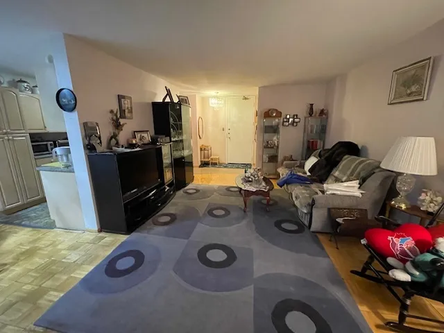 $135,000 | 7141 North Kedzie Avenue, Unit 110, Chicago, IL 60645