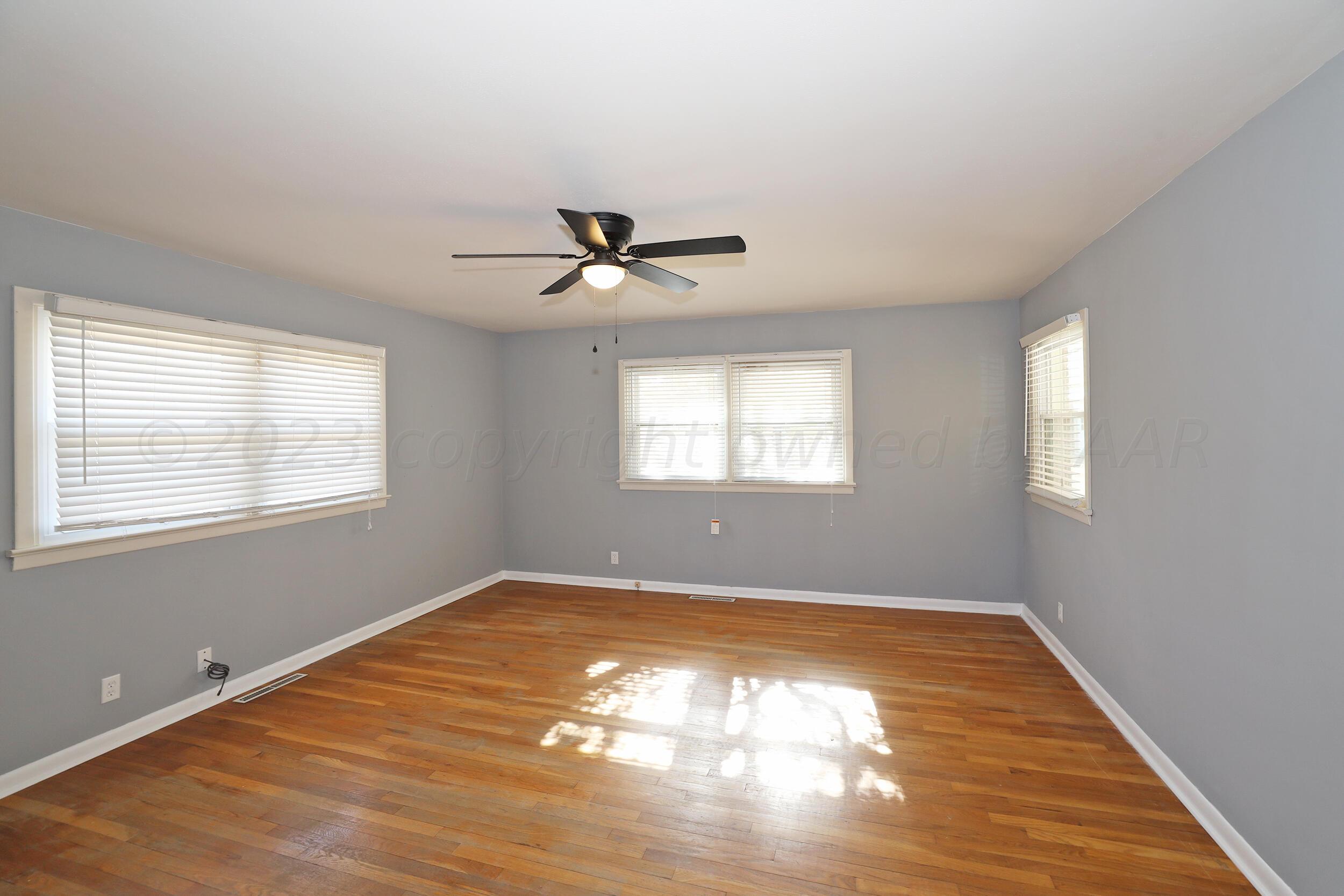 4233 West Farmers Avenue Amarillo, TX 79110 - Photo 20 of 37 2nd Bedroom