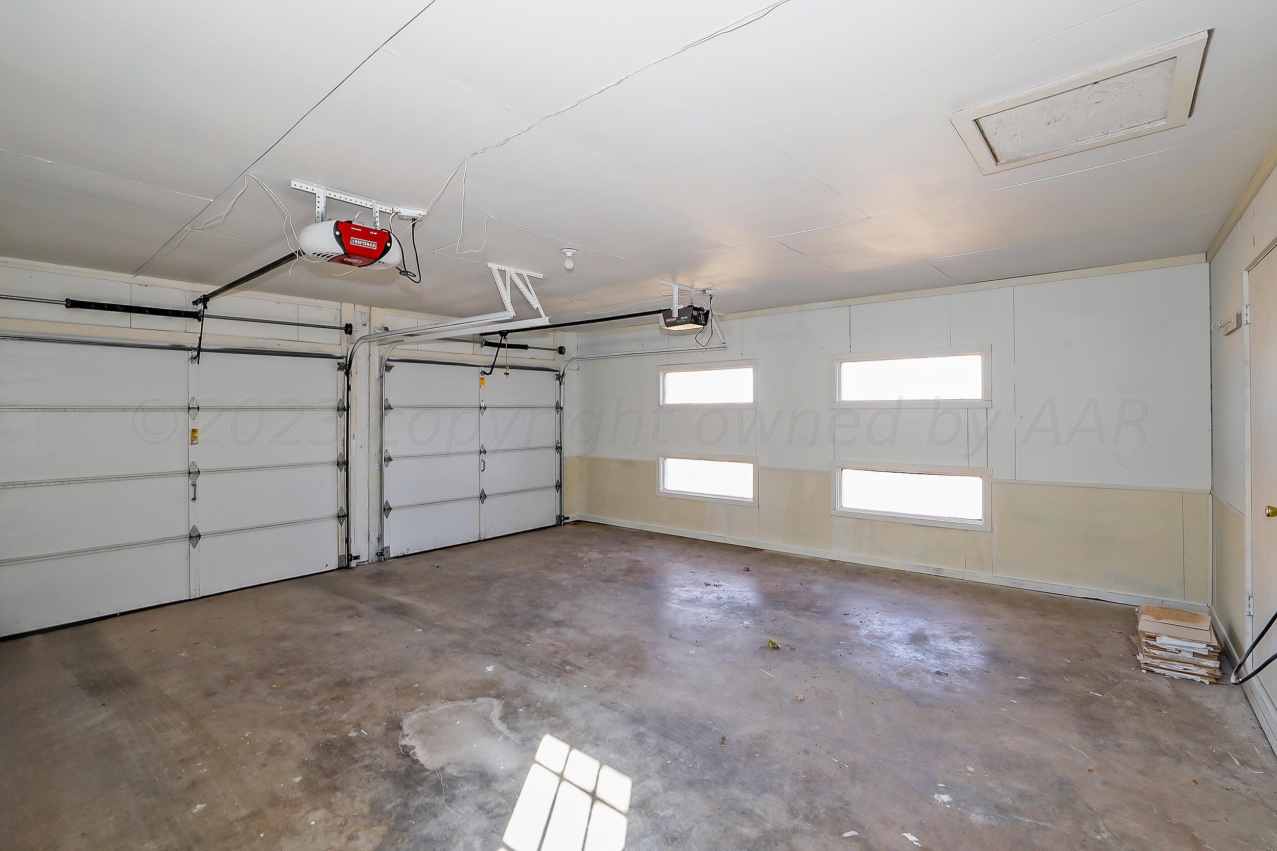 4233 West Farmers Avenue Amarillo, TX 79110 - Photo 3 of 37 Garage Interior