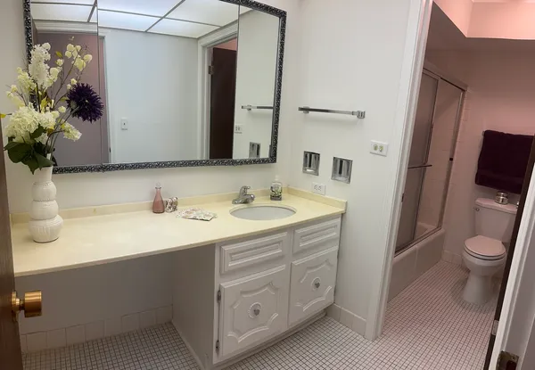 $339,500 | 4940 Foster Street, Unit 202, Skokie, IL 60077