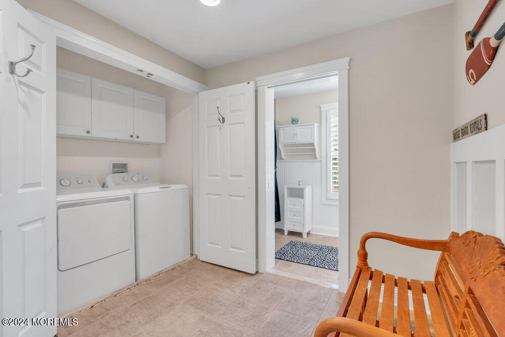 134 Ave Of Two Rivers Rumson, NJ 07760 - Photo 19 of 30 Laundry / Mud Room
