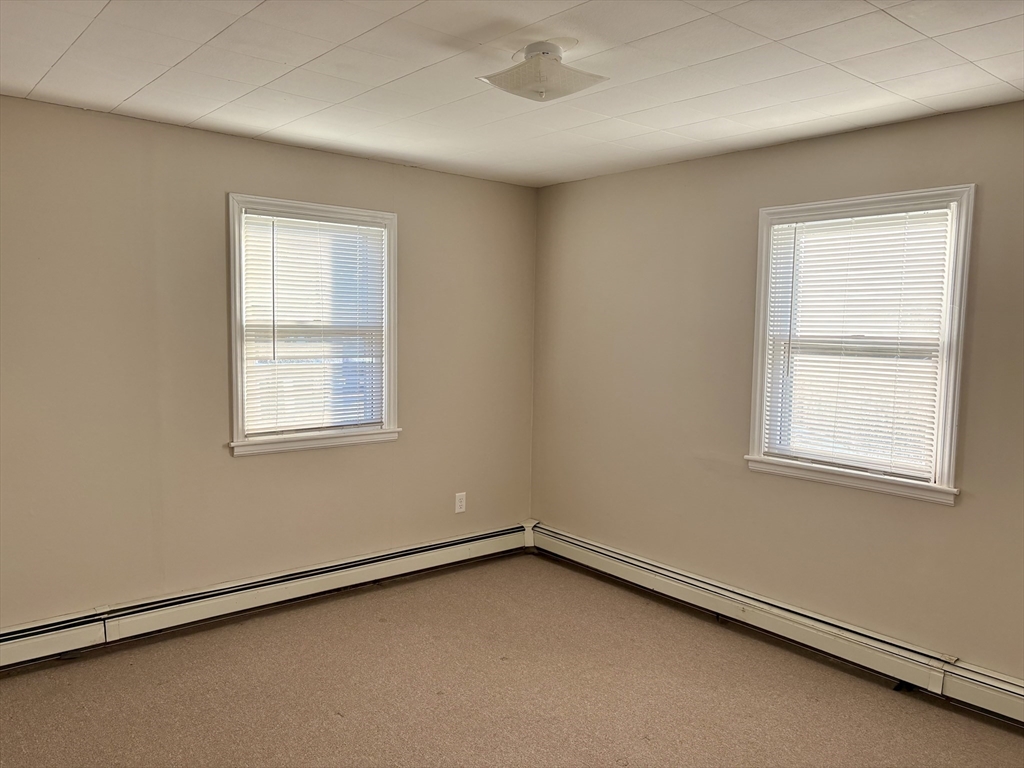 10 16th Street, Unit 1 Newbury, MA 01951 - Photo 5 of 5 an empty room with a window