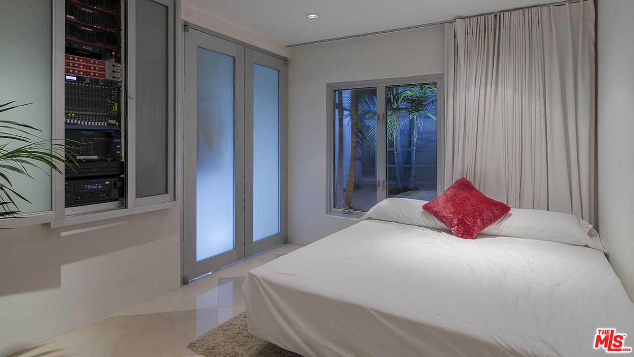 1466 Bel Air Road Los Angeles, CA 90077 - Photo 23 of 35