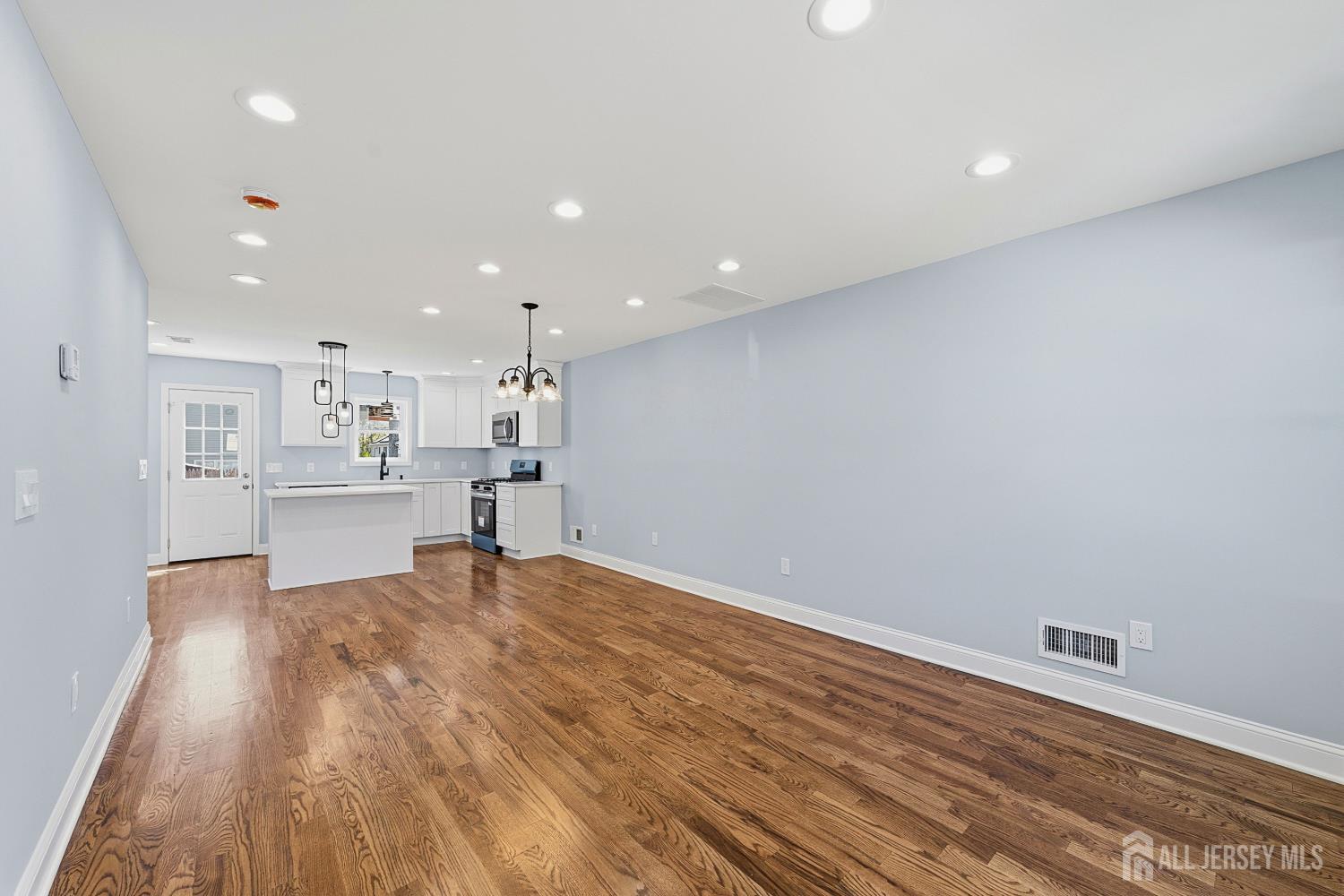 270 Alpine Way Old Bridge, NJ 08879 - Photo 10 of 36