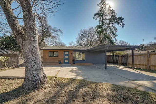 $2,350 | 1043 Springdale Road, Austin, TX 78721