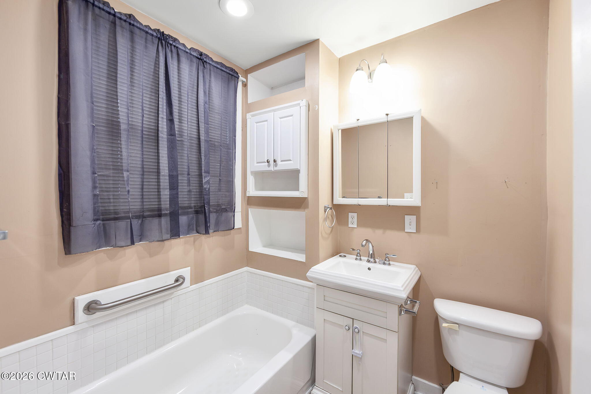 4 Farwell Street Jackson, TN 38301 - Photo 16 of 25 a bathroom with a sink a toilet and shower