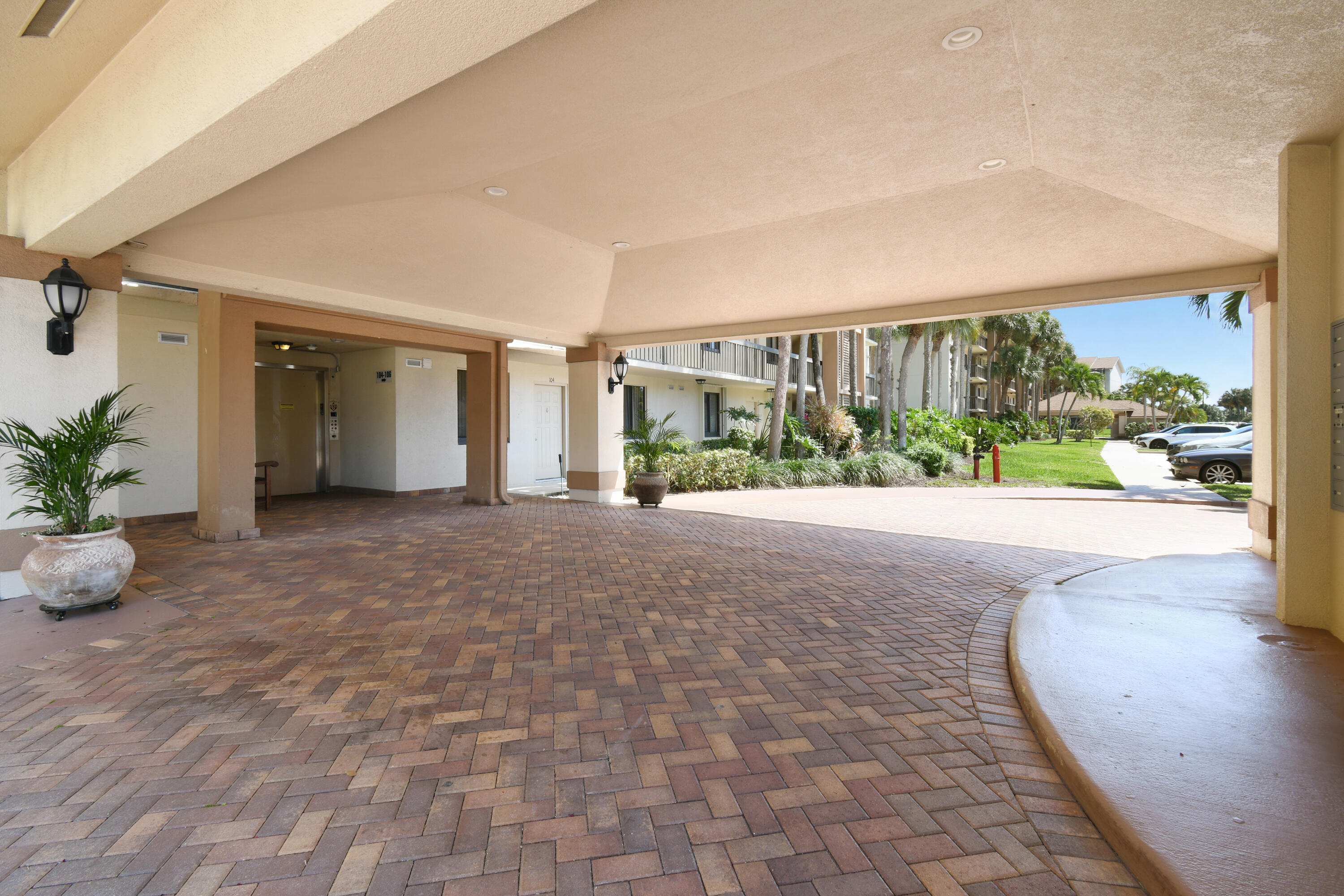 2401 Marina Isle Way, Unit 503 Jupiter, FL 33477 - Photo 45 of 46 a view of a garden