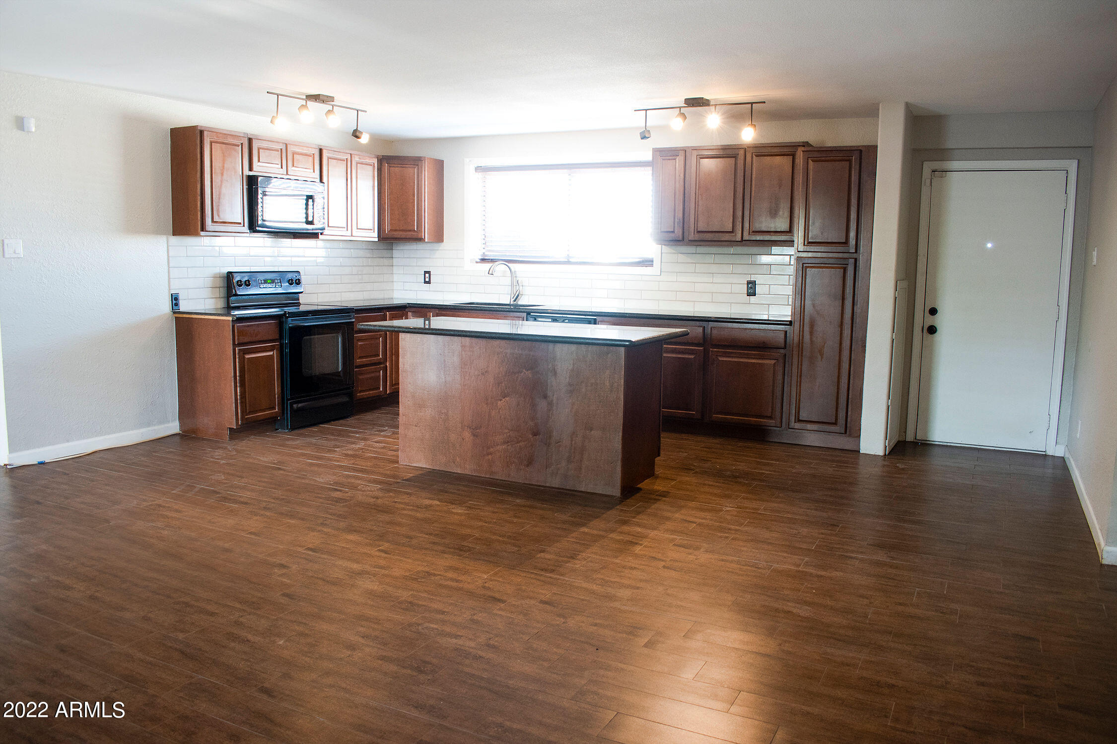 701 North Litchfield Road Goodyear, AZ 85338 - Photo 14 of 32 Realtor18