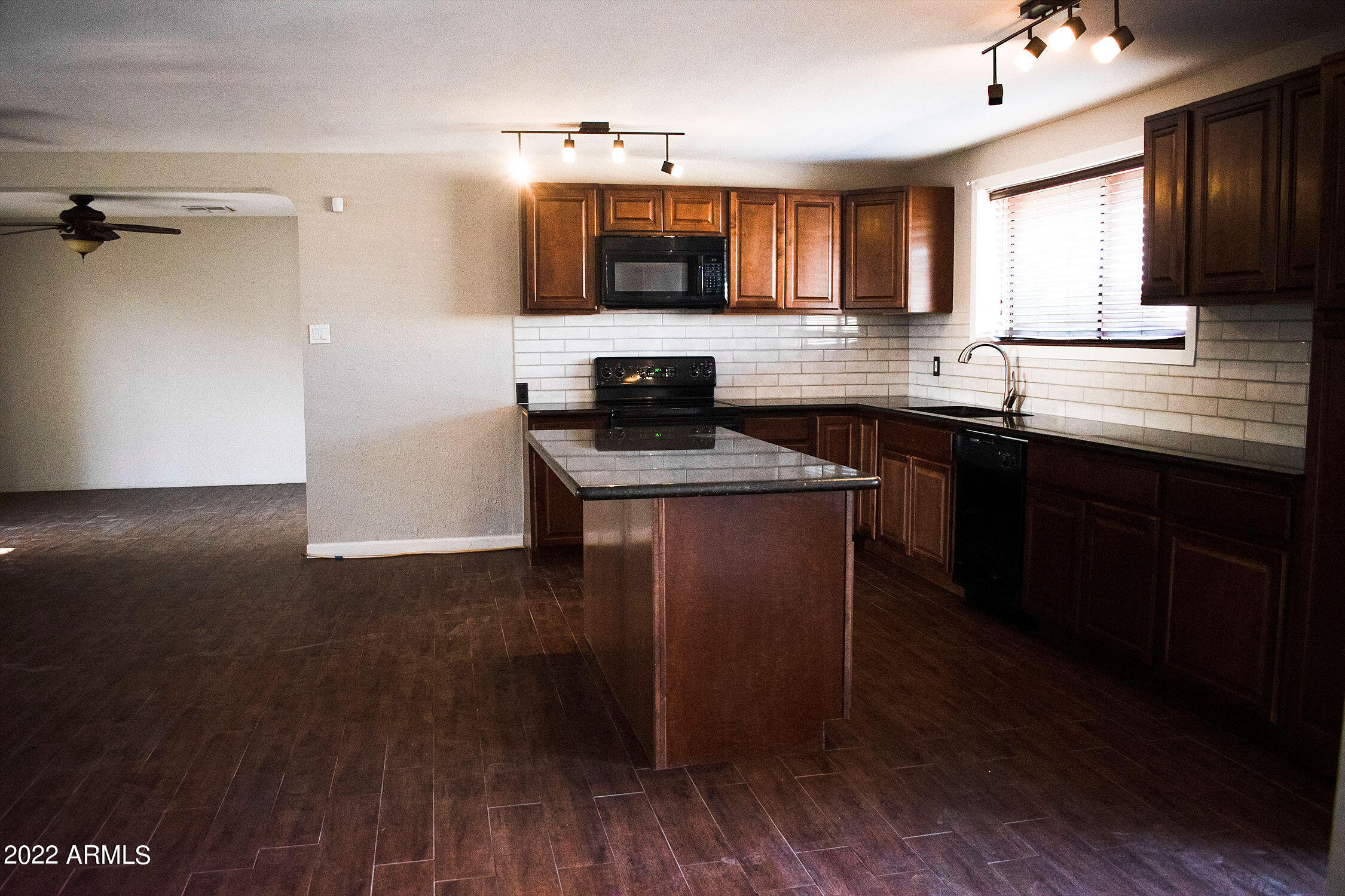 701 North Litchfield Road Goodyear, AZ 85338 - Photo 8 of 32 Realtor13