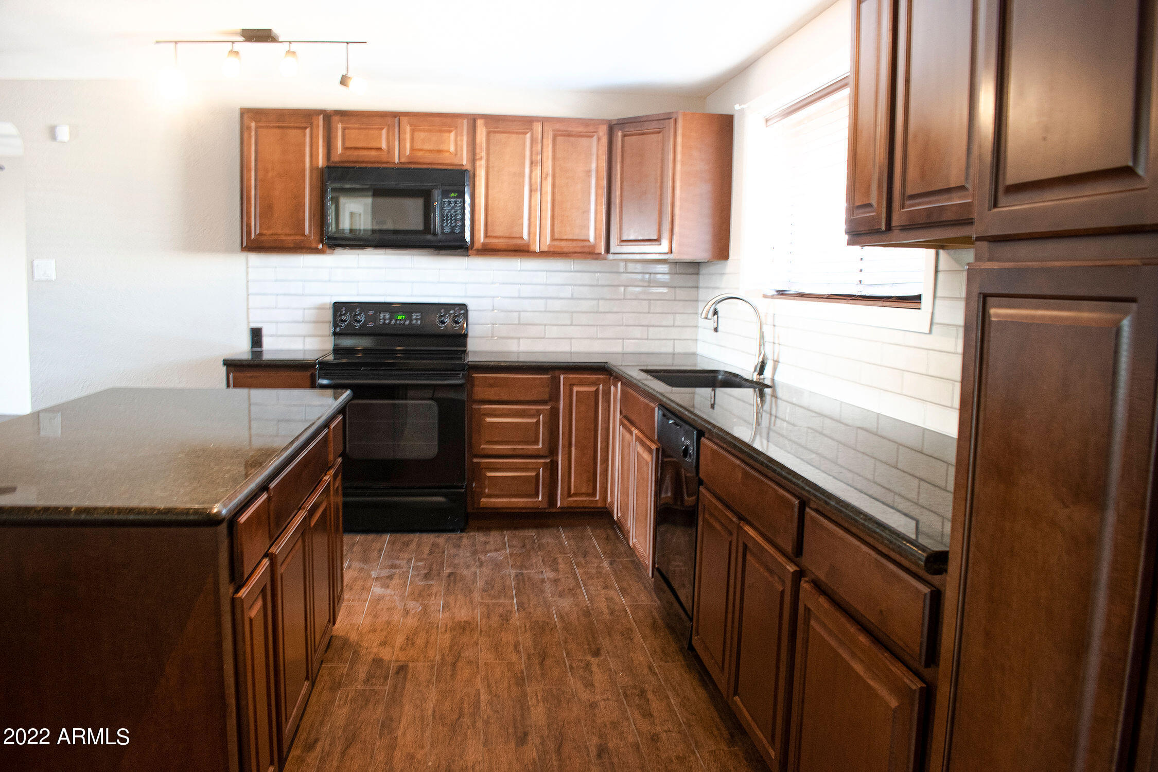 701 North Litchfield Road Goodyear, AZ 85338 - Photo 10 of 32 Realtor25