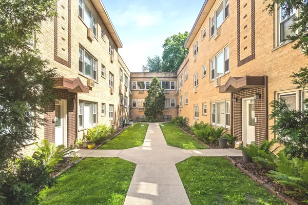$254,900 | 1819 West Touhy Avenue, Unit 6, Chicago, IL 60626